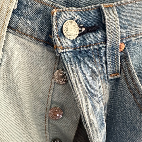 Levi’s 501 Two-Tone Denim Women Shorts High Rise Size 26 - Picture 2 of 8